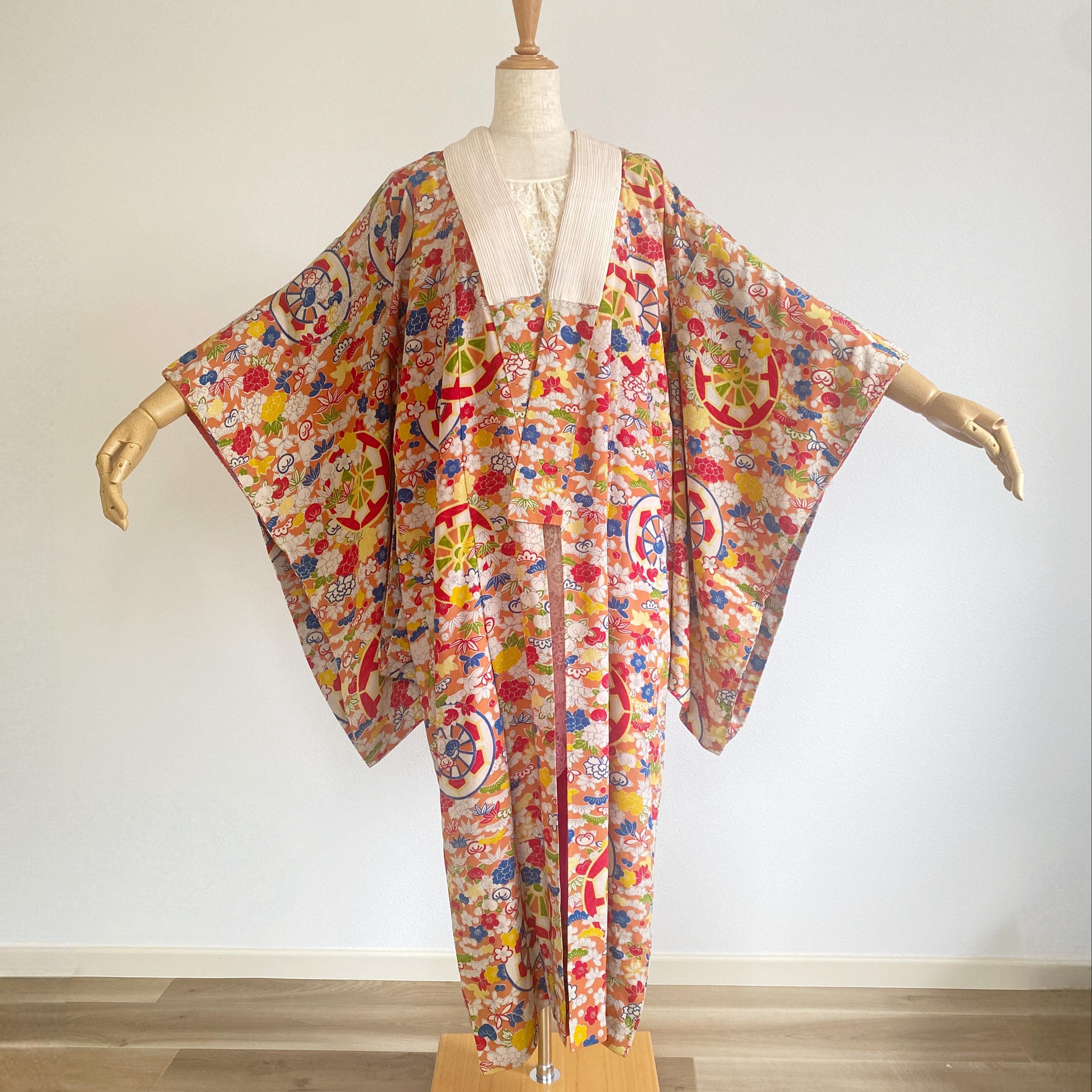 ヴィンテージちりめんシルク襦袢着物：ピンクの花柄、現状渡し、裏側に