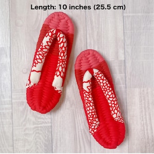 Japanese Zori Slippers – Red and　chrysanthemum Straps – Soft Cotton Knit – Washable – Eco-Friendly Gift – Room Sandals – Size 25.5cm, US8.5