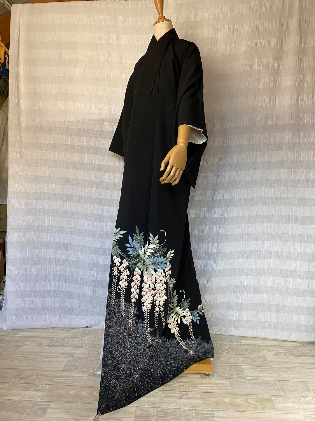 Decorated Robe Authentic Kimono, Decorated Robe, With STAIN on Cuff, Black Tomesode ...