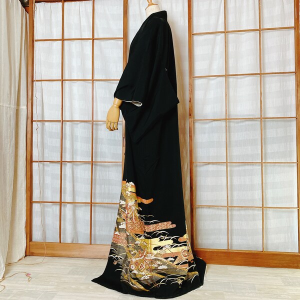 Authentic Kimono, Long Jacket, Black Tomesode, Pine, Japanese Scenary, Size L, Vintage, Decorated Robe, Classic Fabric, Elegant Display