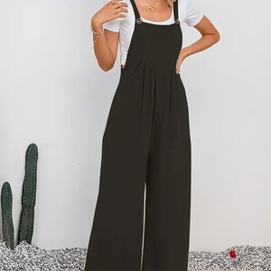 Long sleeveless overalls jumpsuit in Boho style, loose and casual, with pockets, women's clothing. image 10
