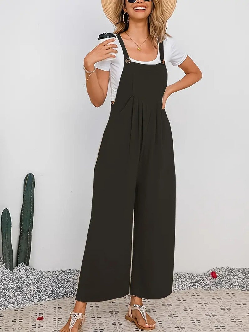 Long sleeveless overalls jumpsuit in Boho style, loose and casual, with pockets, women's clothing. image 10