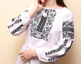 Camicetta ucraina ricamata per donna / Tunica nera Vyshyvanka / Camicia etno-folk / Regalo per lei