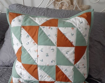 Oreiller matelassé en patchwork, housse de coussin unique 16 x 16 po, couleurs coordonnées, housse en tissus recyclés, véranda de chalet, décoration de ferme