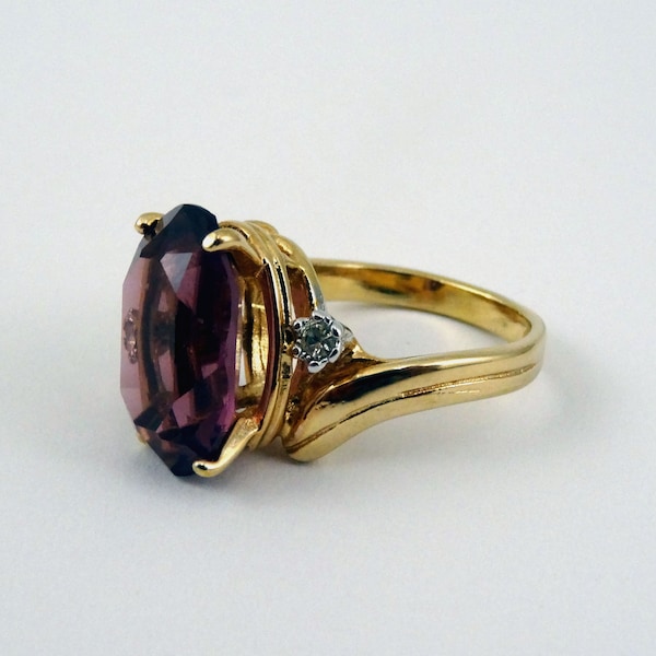 18K Cocktail Ring HGE with Oval Amethyst and Round Diamonds , Size 6-1/4, A12