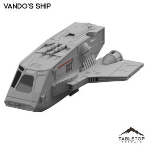 Könnte beinhalten: Ein detailliertes graues Modell eines Raumschiffs mit dem Text "VANDO'S SHIP" oben. Das Schiff hat einen langen, rechteckigen Rumpf mit einer spitzen Nase und einem kleinen, runden Triebwerk hinten. Das Schiff hat eine Reihe von Fenstern an der Seite und ein kleines, rundes Cockpit oben.