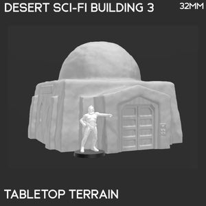 Pu&ograve; includere: Modello di terreno da tavolo Desert Sci-Fi Building 3 stampato in 3D. L'edificio ha un tetto a cupola e una base rettangolare con una porta. Una miniatura &egrave; in piedi di fronte all'edificio. Il testo "TABLETOP TERRAIN" &egrave; in basso.
