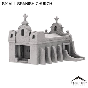 Op de afbeelding: Een klein, lichtgrijs model van een Spaanse kerk met een getextureerd oppervlak. De kerk heeft een kruis op het dak, boogvensters en een dubbele deuropening. De tekst "SMALL SPANISH CHURCH" staat bovenaan.