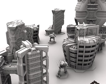 Puede incluir: Un conjunto de edificios de ciudad futurista impresos en 3D para juegos de mesa. Los edificios están hechos de plástico gris y tienen una variedad de formas y tamaños. El conjunto incluye un edificio alto y delgado con un techo puntiagudo, un edificio más corto y ancho con un techo plano y un edificio con un techo curvo. Los edificios están todos detallados con ventanas, puertas y otras características arquitectónicas. El conjunto también incluye un pequeño mech de plástico gris.