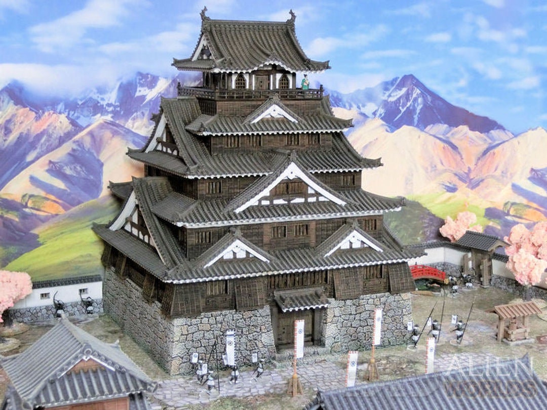 Strongholds of the Samurai: Japanese Castles 250-1877 (General Military)