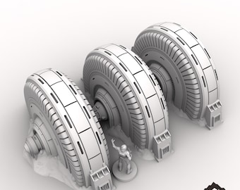 Peut inclure: Image en rendu 3D de trois générateurs de bouclier blancs d'aspect futuriste. Le texte "REBEL SHIELD GENERATOR" est en haut et "INTACT" en bas. Une petite figurine d'astronaute se tient près des générateurs.