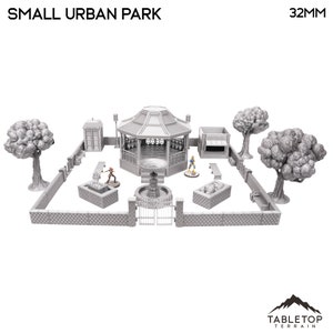Könnte beinhalten: Ein 32 mm-Modell eines kleinen Stadtparks mit einem Pavillon, einem Brunnen, Bäumen, Bänken und einem Zaun. Der Park ist aus grauem Kunststoff und für Tabletop-Spiele konzipiert.