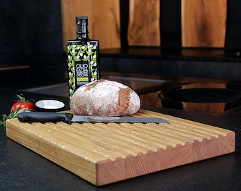 Oak breadboard – solid wood breadboard with practical crumb grooves