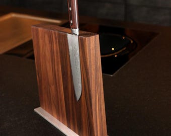 Magnetic knife block made of walnut – XL design, magnetic on both sides