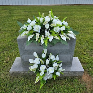 This headstone saddle and single cemetery cone set has silk grave flowers including Cream Calla Lilies and Roses.