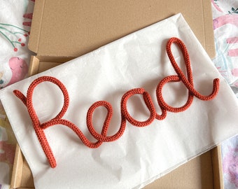 Read - Knitted Wire Word Sign / Word