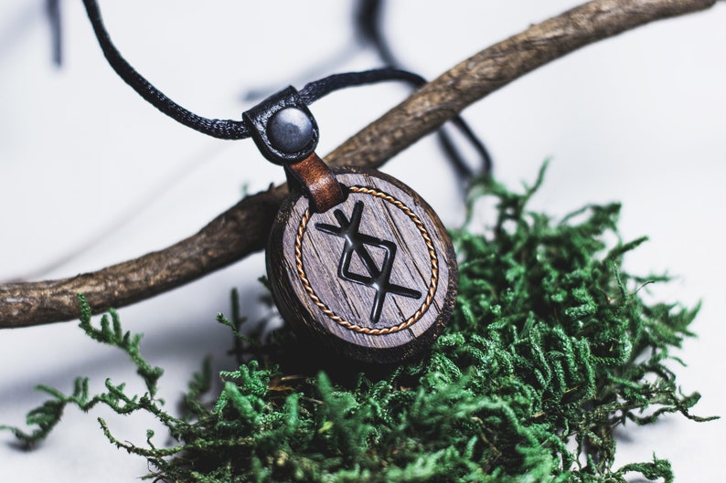 Protection Viking Rune Pendant With Glowing, Rune necklace, Norse necklace, Rune Nordic necklace zdjęcie 4