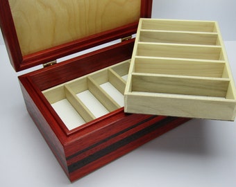 Optional divided tray, combined with the purchase of an 8 x 12 box. TR12-5