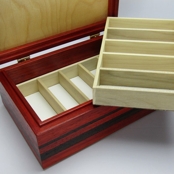 Optional divided tray, combined with the purchase of an 8 x 12 box. TR12-5