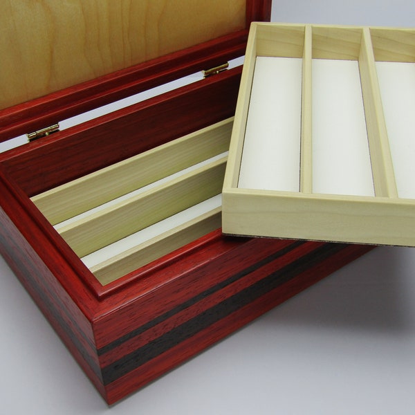Optional divided tray, combined with the purchase of an 8 x 12 box. TR12-3L