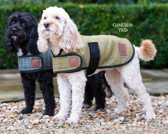 Manteau chaud pour chien en tweed - Ginger Ted Manteau / veste pour chien en tweed avec doublure en polaire et fente pour harnais d'épaule en option. Intelligent et de haute qualité.