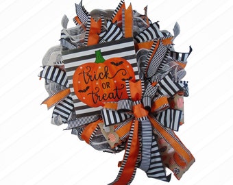 Black and White Halloween Wreath with Trick or Treat Sign