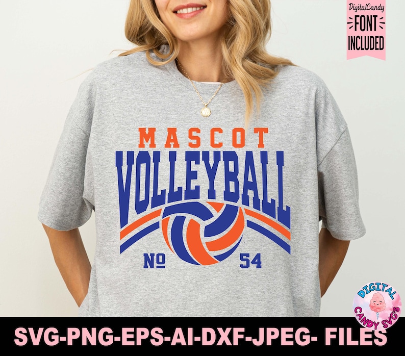 Puede incluir: Camiseta gris claro con las palabras "MASCOT VOLLEYBALL" en azul y naranja. Un gr&aacute;fico de voleibol est&aacute; centrado debajo del texto. El n&uacute;mero "54" est&aacute; debajo del voleibol. El texto "DigitalCandy FONT INCLUDED" est&aacute; en la esquina superior derecha.