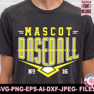 Pode incluir: Uma camiseta cinza escura com um design gr&aacute;fico amarelo que diz "=MASCOT= BASEBALL" com uma forma de diamante amarelo e os n&uacute;meros "NO. 16".