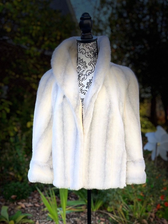 OooLaLa Cape in Faux Silver Fox 1960s