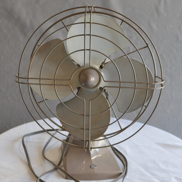 VTG Montgomery Ward Airline Fan 55-vsr-2556 B or P.  3 Speed and Oscillating