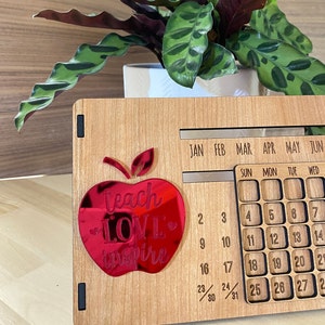 Teacher&#39;s Apple, Perpetual Calendar, Desk Calendar, Personalized Custom Wooden Calendar, Office Décor, Planner, Handmade Desk Calendar