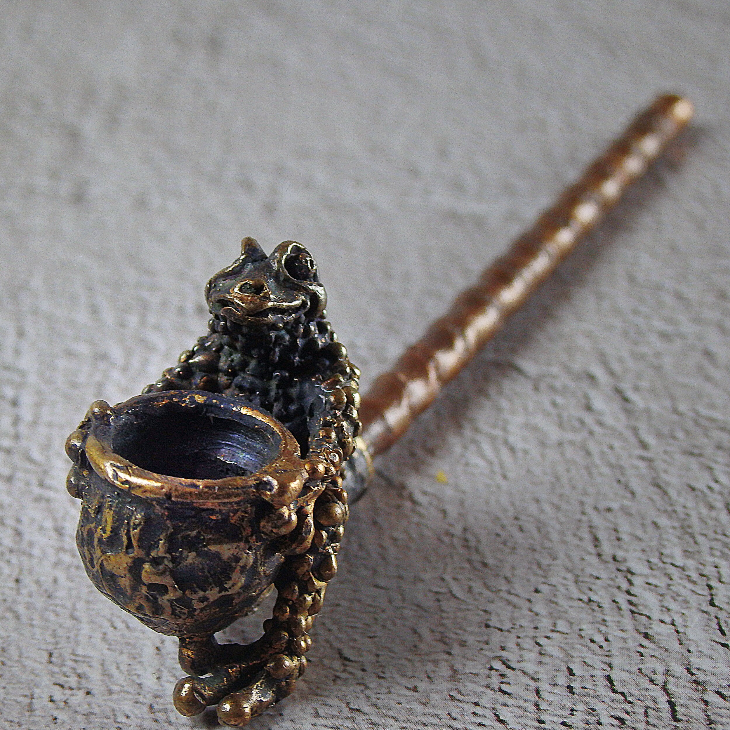 Frog smoking pipe, original hand made pipe, custom bronze smoking souvenir, good luck frog with a pot, unique gift for smoker, Feng Shui fan