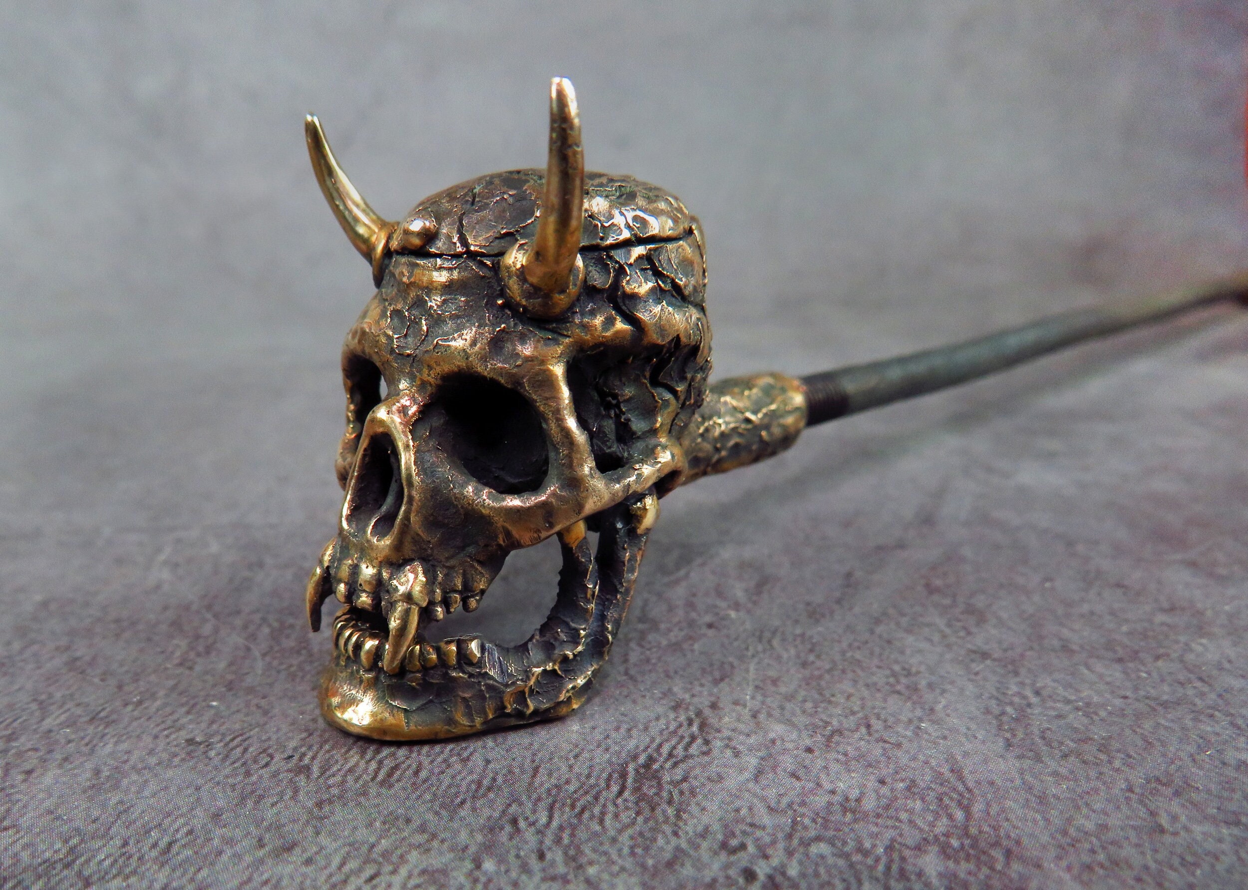Metal Skull Pipe 