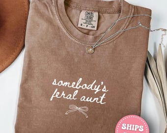 Somebody's Feral Aunt Shirt Comfort Colors Aunt Shirt Auntie Gifts Pregnancy Announcement New Aunt Sister Gift Cool Aunt