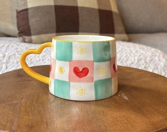 Checkerboard Heart Mug – Ceramic Coffee Cup with Heart Handle