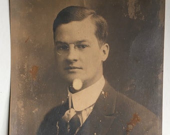 Fotografía vintage de un joven, fotografía antigua, foto antigua, imagen en blanco y negro