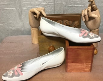 La Marca 80s White Leather Pointed Toe Flat Shoes, Size 37.5 EU (US 6.5). Made in Italy