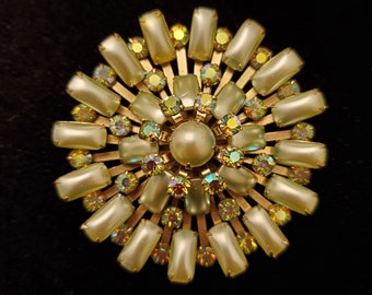 Sparkling Midcentury Vintage Deco Aurora Borealis Rhinestones and Golden Baguette Shape Pearls Medallion Circle Brooch
