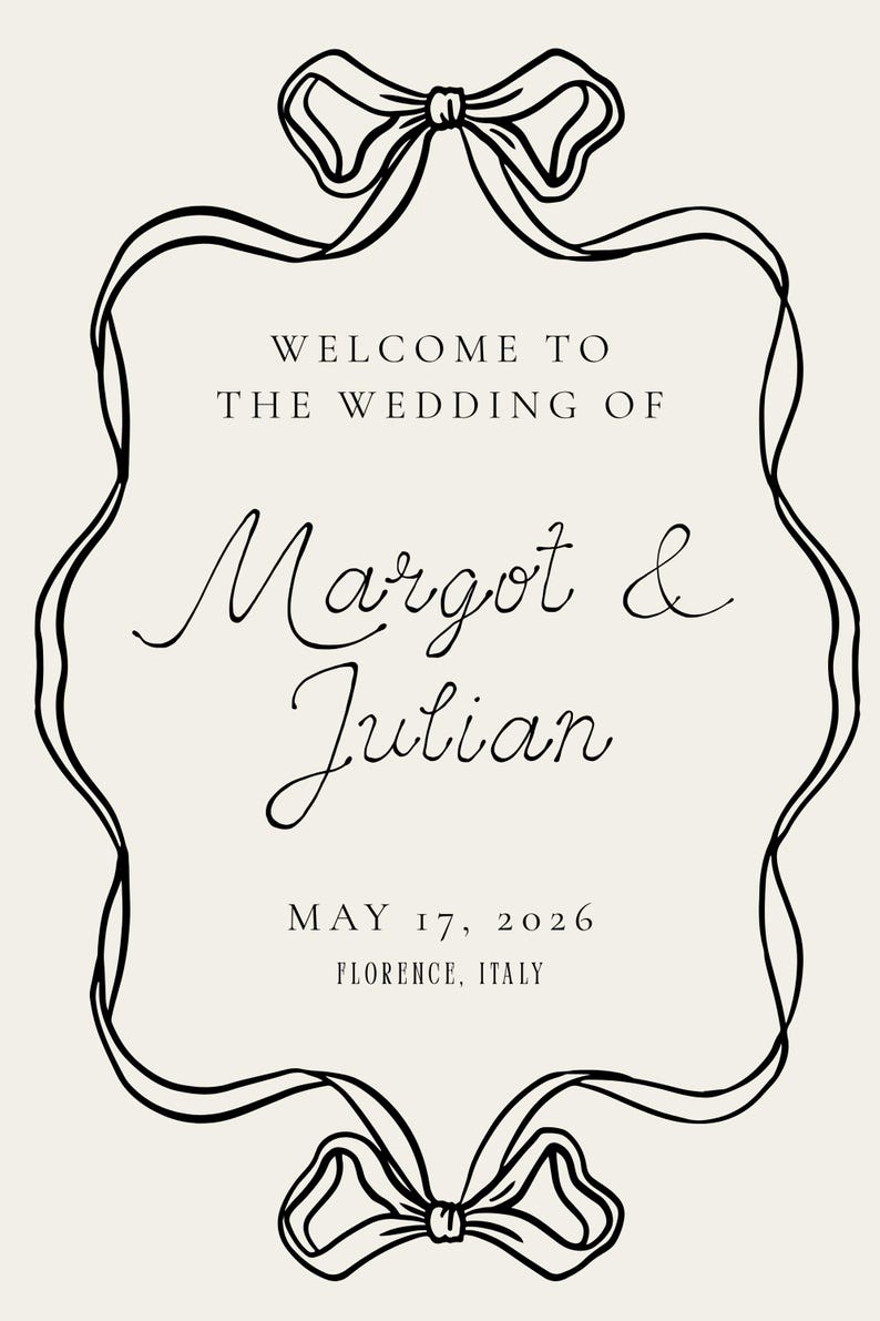 K&ouml;nnte beinhalten: Hochzeitsschild mit cremefarbenem Hintergrund und schwarzem Zierrahmen. Der Text lautet "WELCOME TO THE WEDDING OF Margot & Julian MAY 17, 2026 FLORENCE, ITALY". Zwei dekorative Schleifen befinden sich oben und unten.