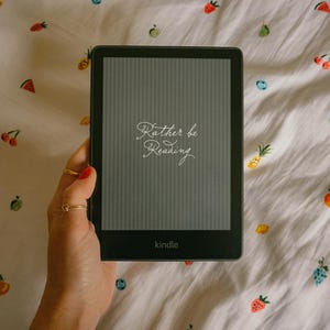 Personalized Kindle Lock Screen: Booktok Reader EPUB Screensaver (Digital Download)
