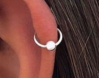 Piercing en argent de 8 mm de diamètre. Valable pour être porté sur le nez, les lèvres, les sourcils, l'hélice et le lobe. Piercing Boule Argent 925