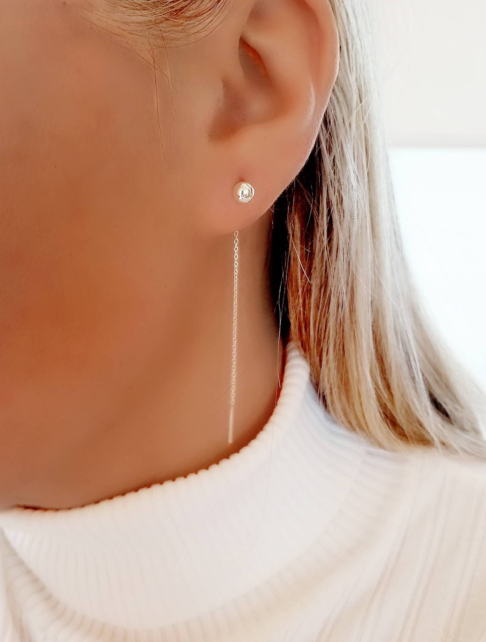 Trendy NYC Jewelry Ideas: Street-Style Jewelry Trends from New York 12 Minimal jewelry with clean NYC outfit.