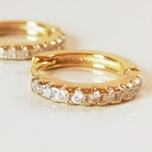 Sierlijke CZ Huggie Hoop Oorbellen Cz Kleine 925 Zilveren Hoops met Gold Plating - Minimalistische Lobulo Helix Gold Hoop