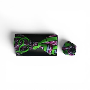 Lebendige afrikanische Print Herrenfliege und Einstecktuch Set - Kelly Green & Purple | Herren Abendgarderobe