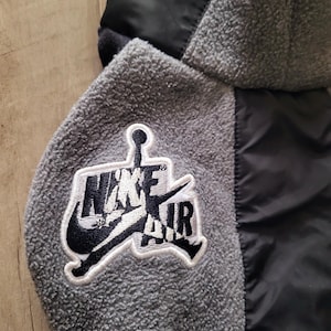 Upcycled Nike Air Jordan Hunde Hoodie Grösse S. Einzelstück! Bild 3