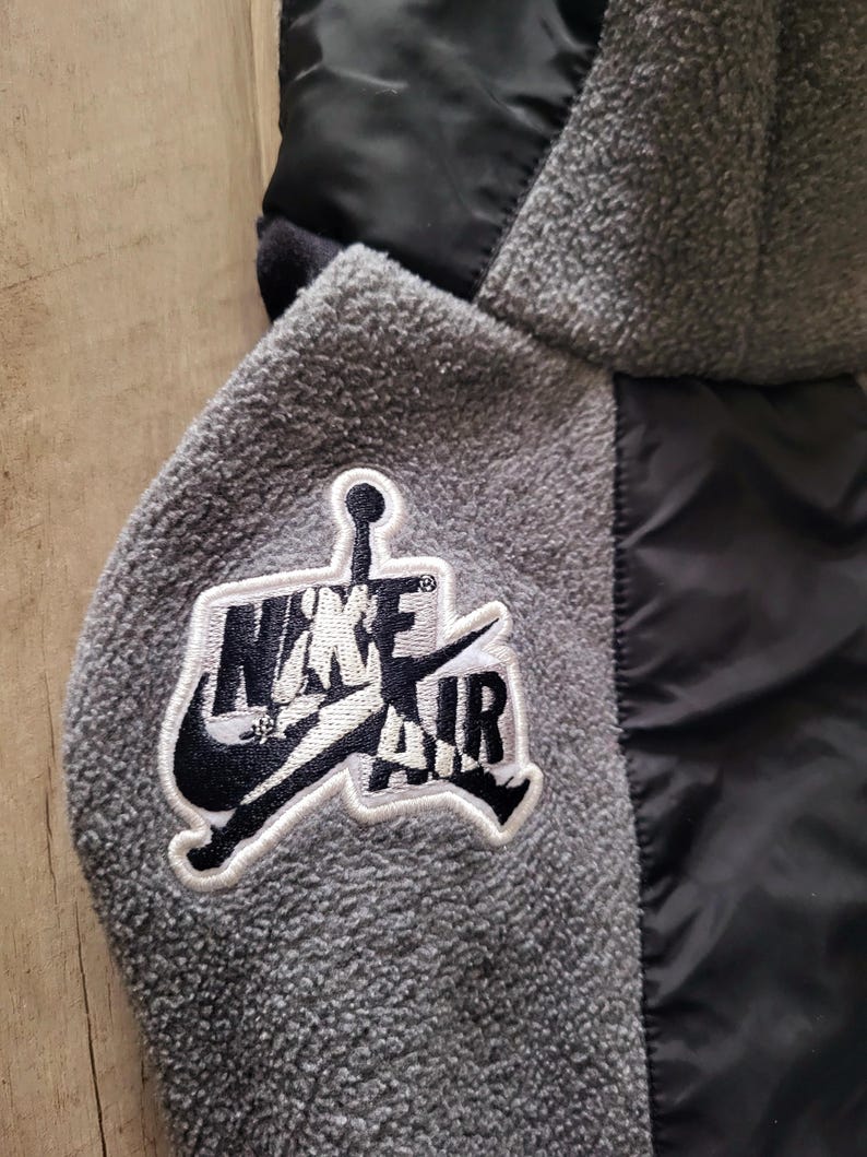 Upcycled Nike Air Jordan Hunde Hoodie Grösse S. Einzelstück! Bild 3