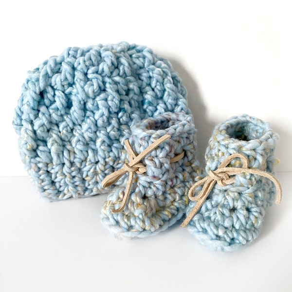 Handmade Crochet Baby Hat and Booties Set with Acrylic Yarn | Pale Blue | Baby Hat and shoes in wool | Babyshower