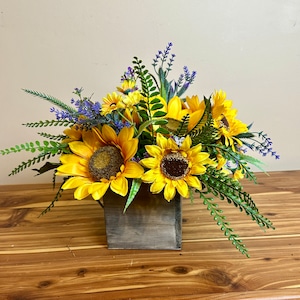 Sunflower Floral Arrangement, Farmhouse Centerpiece, Rustic Sunflower Farmhouse Centerpiece