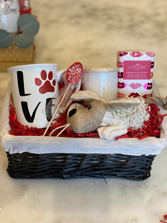 Dog lover gift basket/Valentines day gift basket/Dog mom /Dog Etsy