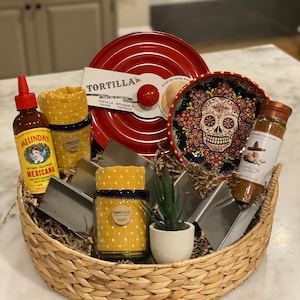 Tacos/Taco lover/Gift baskets/Gift basket/Mexican food/Chef/Themed gift baskets/Taco/taco lover Gift basket/Gift/Foodie gifts/Mexican food